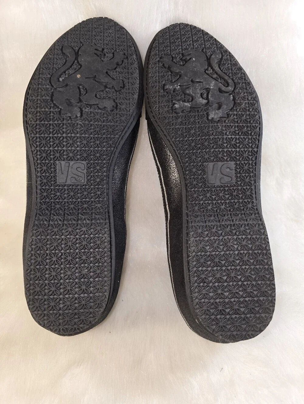 VS . comfortable black